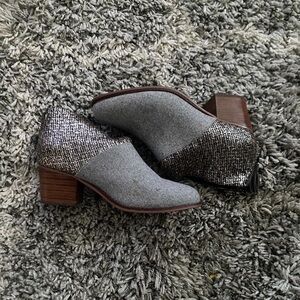 Toms Elegant Gray and Black Women's Ankle Boots